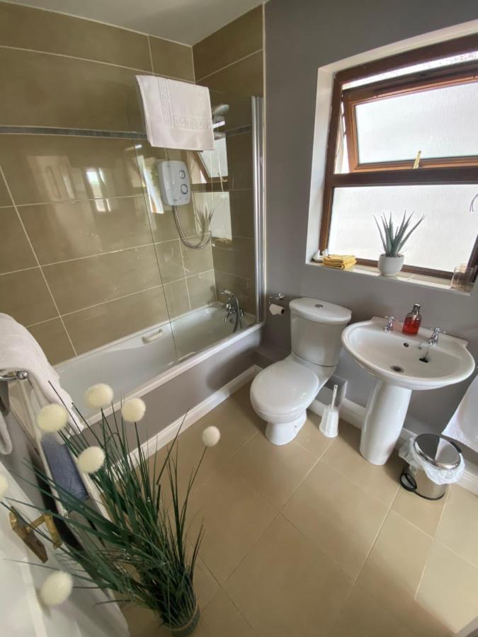 Summer Cottage In Kinsale Esterno foto